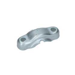 Steering box mounting shackle
