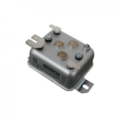 VW coccinelle et combi T1 ou T2 : régulateur 12 volts de charge de la batterie de marque Bosch.